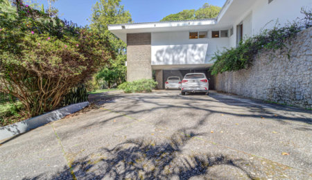 Casa para alugar com 5 quartos, sendo 3 suítes,  no condomínio Chácara Flora, São Paulo - SP