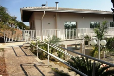 Casa à venda com 3 quartos, sendo 2 suítes, no condomínio Águas da Serra, Valinhos - SP