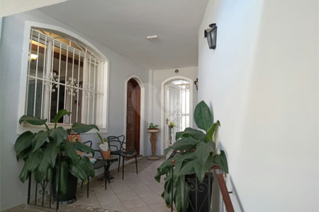 Sobrado à venda com 4 quartos, sendo 2 suítes, em Mirandópolis, São Paulo, SP