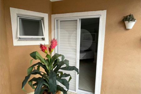 Casa à venda com 3 quartos, sendo 1 suíte, no condomínio Residencial Villagio Vitória, Guarulhos - SP