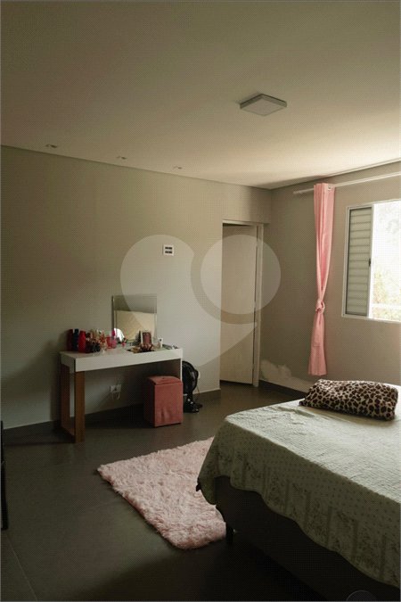 Casa à venda ou para alugar com 3 suítes em Mairiporã, SP