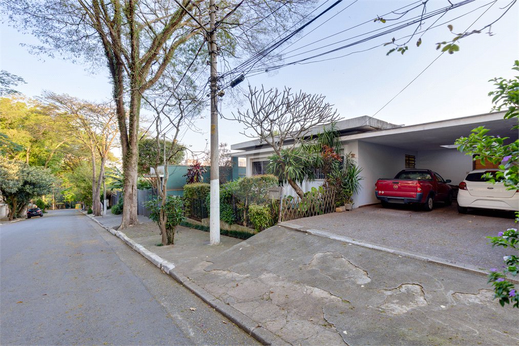 Casa à venda com 5 quartos, sendo 2 suítes, em Alto da Boa Vista, São Paulo, SP