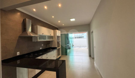 Casa à venda com 2 quartos, sendo 1 suíte,  no condomínio Terras de São Francisco, Sorocaba - SP