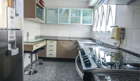 Apartamento à venda com 3 suítes em Real Parque, São Paulo, SP