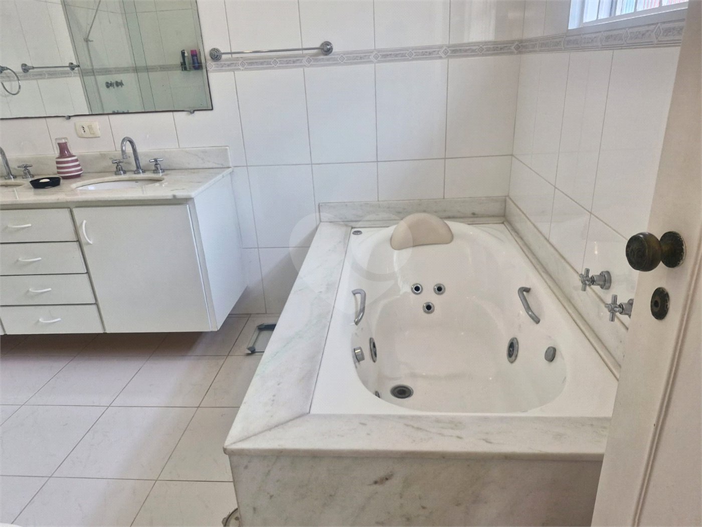 Casa à venda com 4 quartos, sendo 1 suíte, em Brooklin, São Paulo, SP