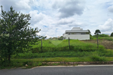 Terreno à venda com 1 suíte em Pinheirinho, Vinhedo, SP