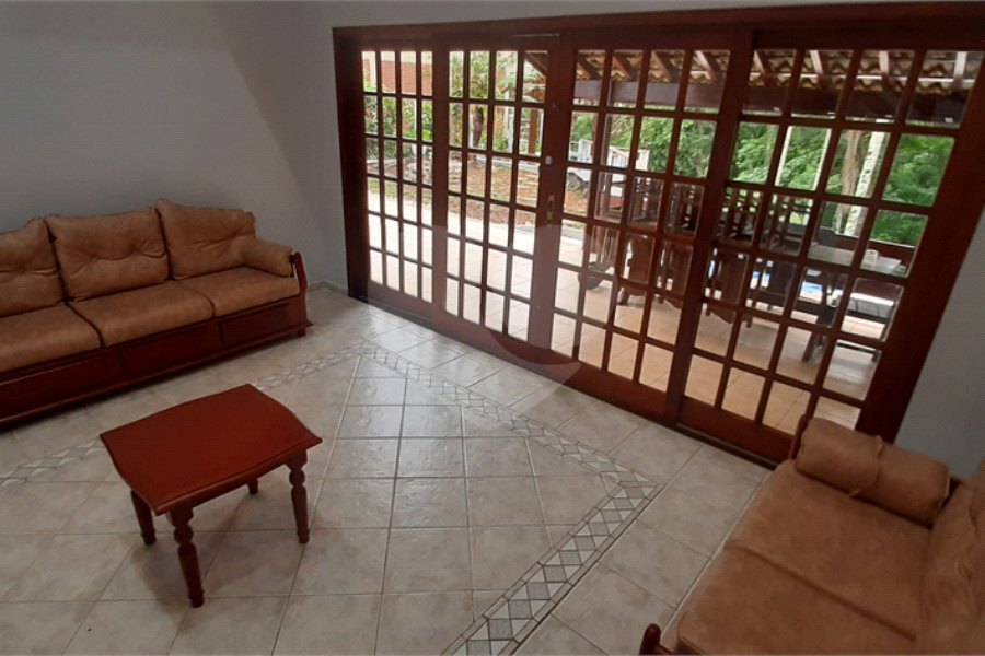Sobrado à venda com 4 quartos, sendo 3 suítes, em Serra da Cantareira, Mairiporã, SP