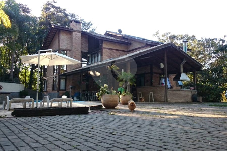 Sobrado à venda com 3 quartos, sendo 2 suítes, em Roseira, Mairiporã, SP