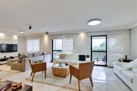 Apartamento à venda com 3 quartos, sendo 2 suítes, em Alto da Boa Vista, São Paulo, SP
