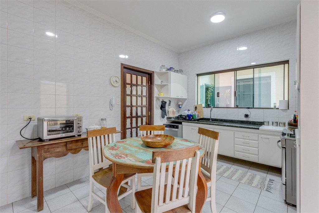 Sobrado à venda com 4 quartos, sendo 1 suíte, em Alto da Boa Vista, São Paulo, SP