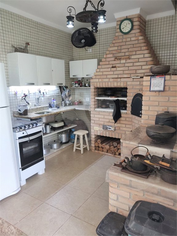 Casa à venda com 3 quartos, sendo 1 suíte, no condomínio Picollo Villaggio, Louveira - SP