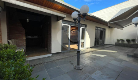 Sobrado à venda com 3 quartos, sendo 2 suítes,  em Alto da Boa Vista, São Paulo, SP