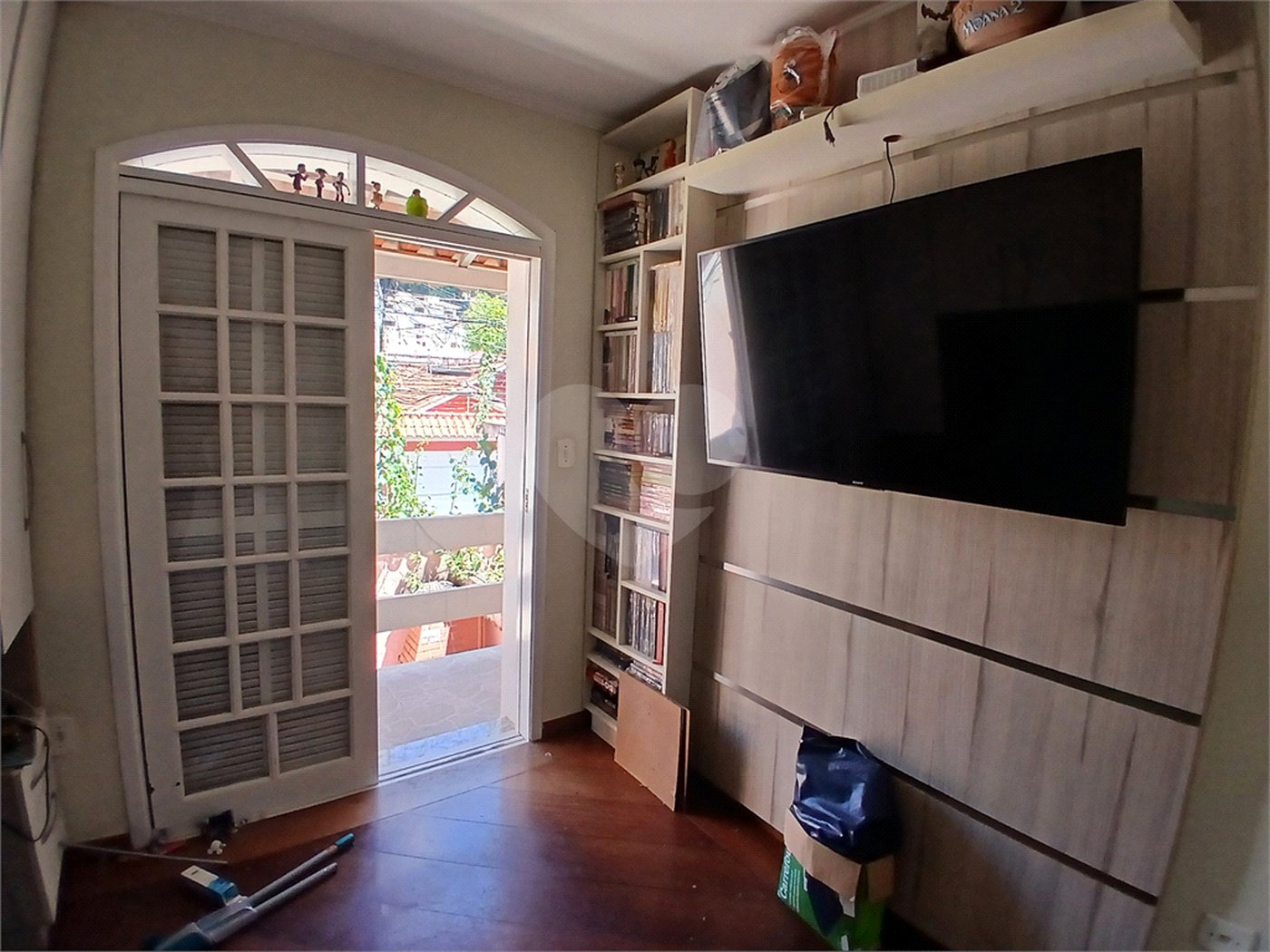 Sobrado à venda com 8 quartos, sendo 2 suítes, em Tremembé, São Paulo, SP