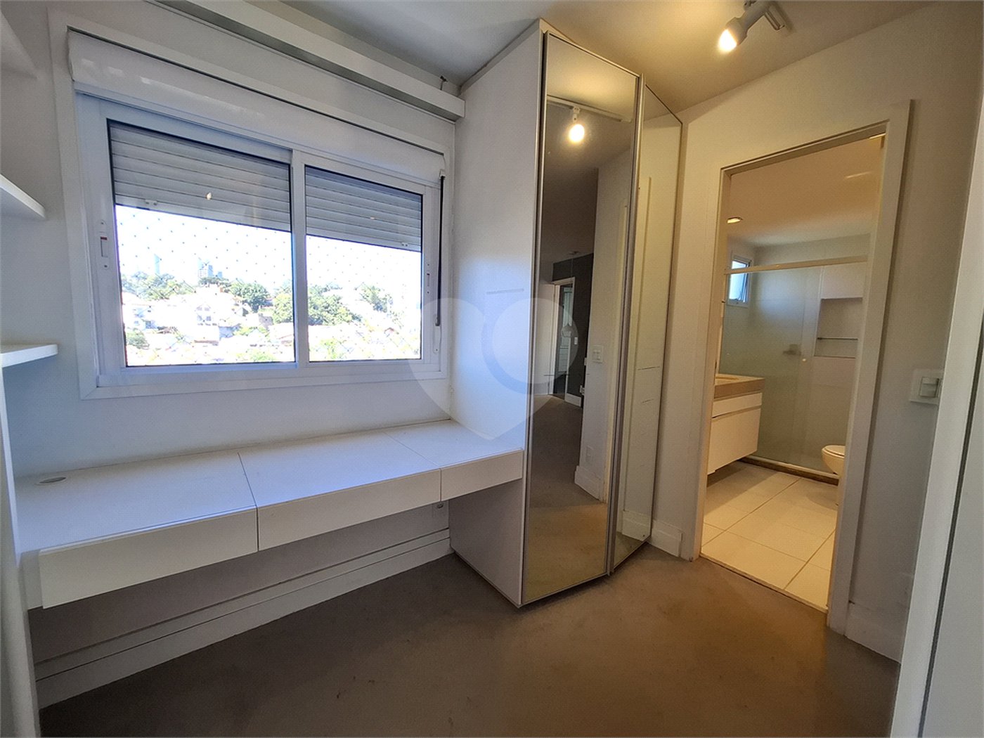 Apartamento à venda com 3 suítes em Vila Ipojuca, São Paulo, SP