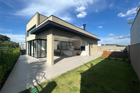 Casa à venda com 3 suítes no condomínio Alphaville Castelo, Itu - SP