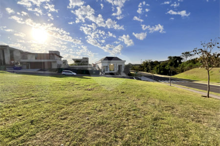 Terreno à venda no condomínio Villa dos Pinheiros, Indaiatuba - SP
