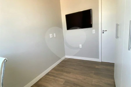 EXCELENTE APARTAMENTO Localizado no bairro do Bom Retiro próximo à Avenida Santos Dumont, com acesso