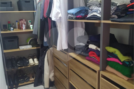 Sobrado à venda com 3 quartos, sendo 1 suíte,  no Centro, Bom Jesus dos Perdões, SP