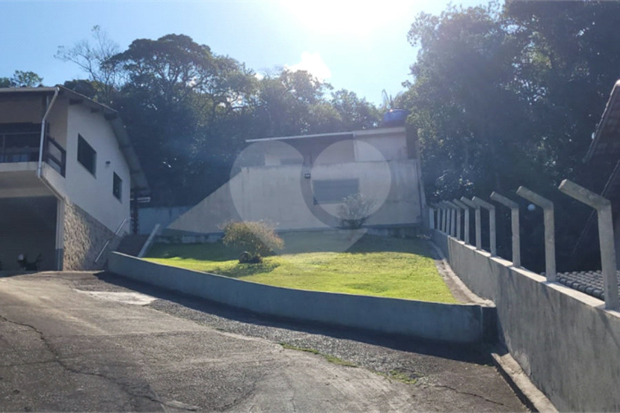Casa à venda com 5 quartos, sendo 2 suítes, no condomínio Alpes da Cantareira, Mairiporã - SP