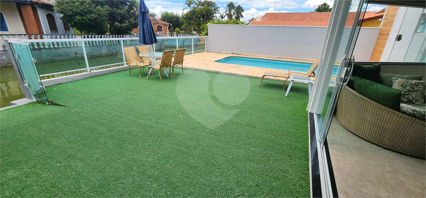 Casa à venda com 4 quartos, sendo 2 suítes, no condomínio Marinas, Bom Jesus dos Perdões - SP