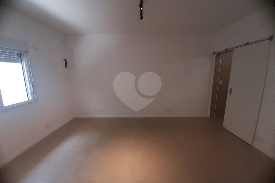 Casa Térrea à venda ou para alugar com 4 suítes em Jardim São Bento, São Paulo, SP