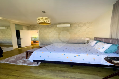 Casa à venda ou para alugar com 3 suítes no condomínio Figueira Garden, Atibaia - SP
