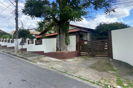 Casa à venda com 4 quartos, sendo 3 suítes,  em Vila Áurea, Poá, SP