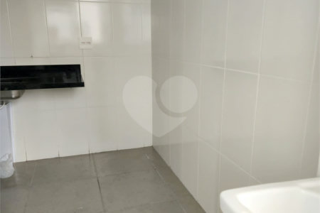 Casa à venda com 2 quartos, sendo 1 suíte, no condomínio Residencial Sanches, São Paulo - SP