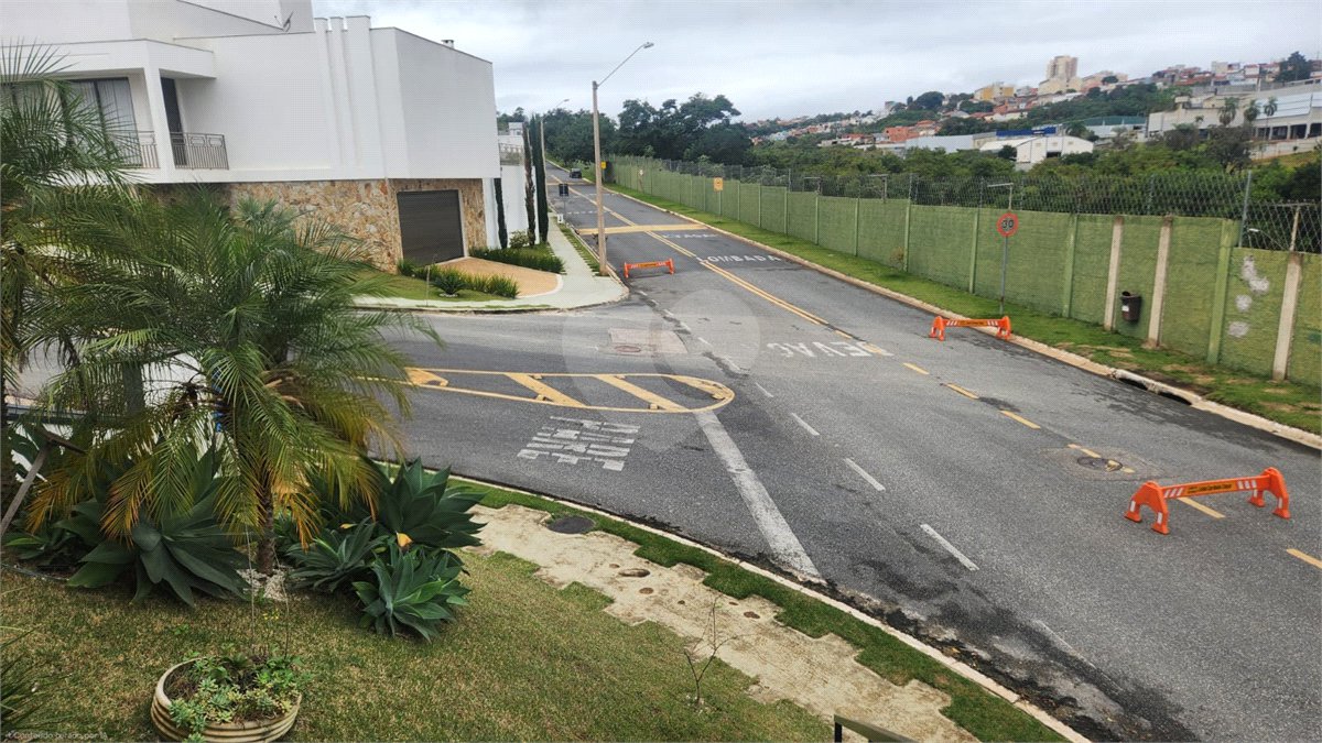 Casa à venda com 4 quartos, sendo 1 suíte, no condomínio Sun Lake, Sorocaba - SP