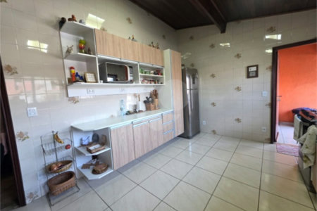 Casa à venda com 3 quartos, sendo 1 suíte, no condomínio Estância Marambaia, Vinhedo - SP