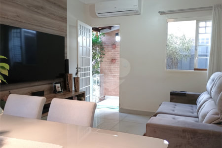 Casa à venda com 3 quartos, sendo 1 suíte, no condomínio Portal dos Pinheiros, Ribeirão Preto - SP