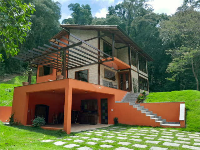 Casa à venda com 3 quartos, sendo 1 suíte,  no condomínio Sausalito, Mairiporã - SP
