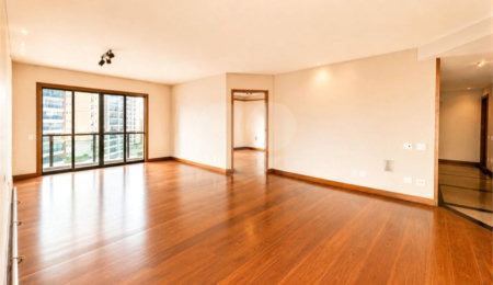 Apartamento à venda com 3 suítes em Moema, São Paulo, SP