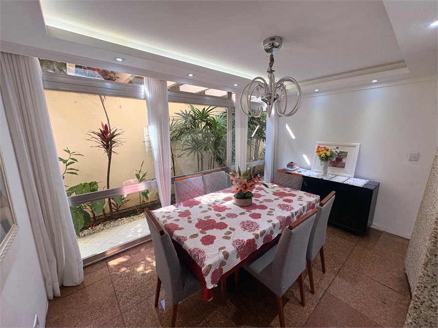 Sobrado à venda com 4 quartos, sendo 3 suítes,  em Jardim São Bento, São Paulo, SP