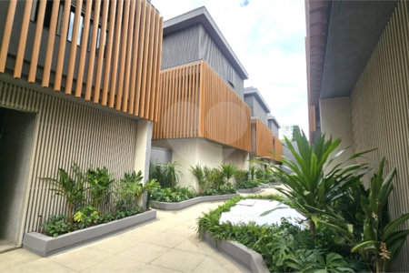 Casa à venda com 4 suítes no condomínio Plm 875, São Paulo - SP