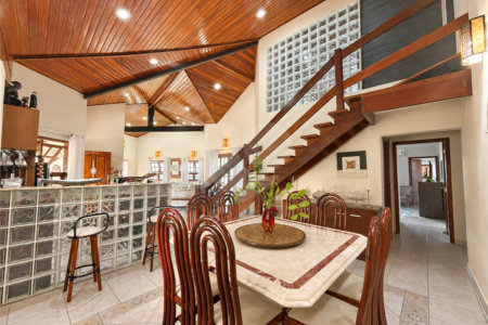 Casa à venda com 5 suítes no condomínio Parque Village Castelo, Itu - SP
