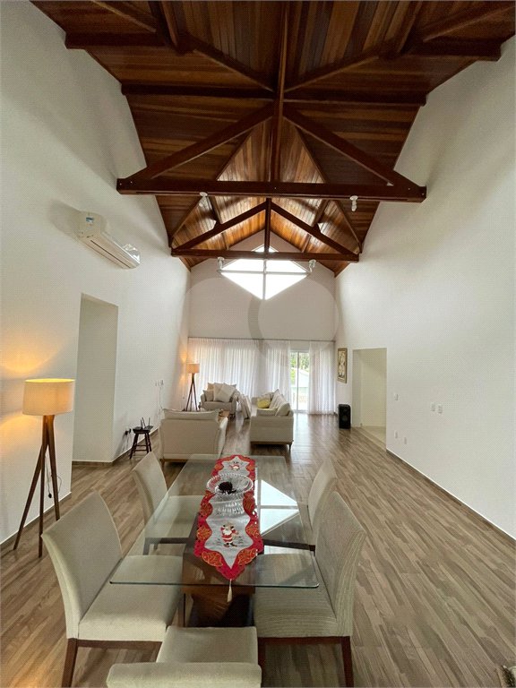 Casa à venda com 4 suítes no condomínio Jardim das Palmeiras, Bragança Paulista - SP