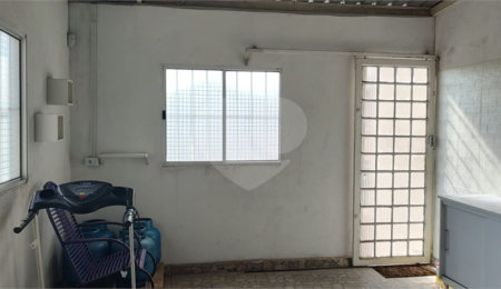 Sobrado à venda com 3 quartos em Vila Maria de Maggi, Suzano, SP
