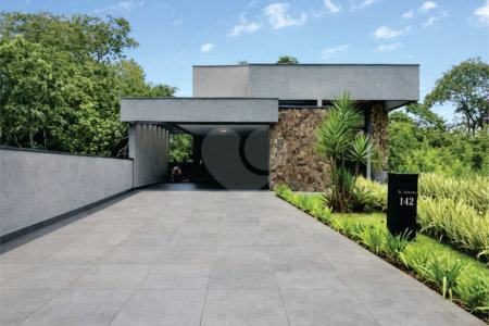 Casa à venda com 3 suítes no condomínio Reserva Santa Maria, Jandira - SP