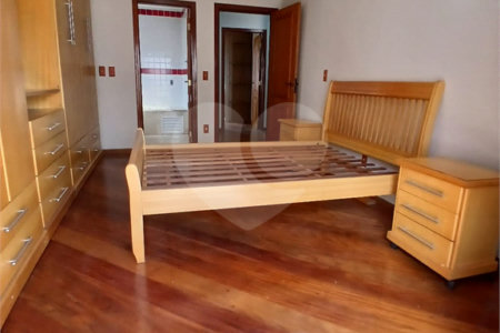 Casa à venda com 5 quartos, sendo 3 suítes, em Vila Santista, Atibaia, SP