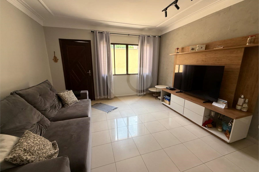 Casa à venda com 3 quartos, sendo 1 suíte, no condomínio Felipe, São Paulo - SP