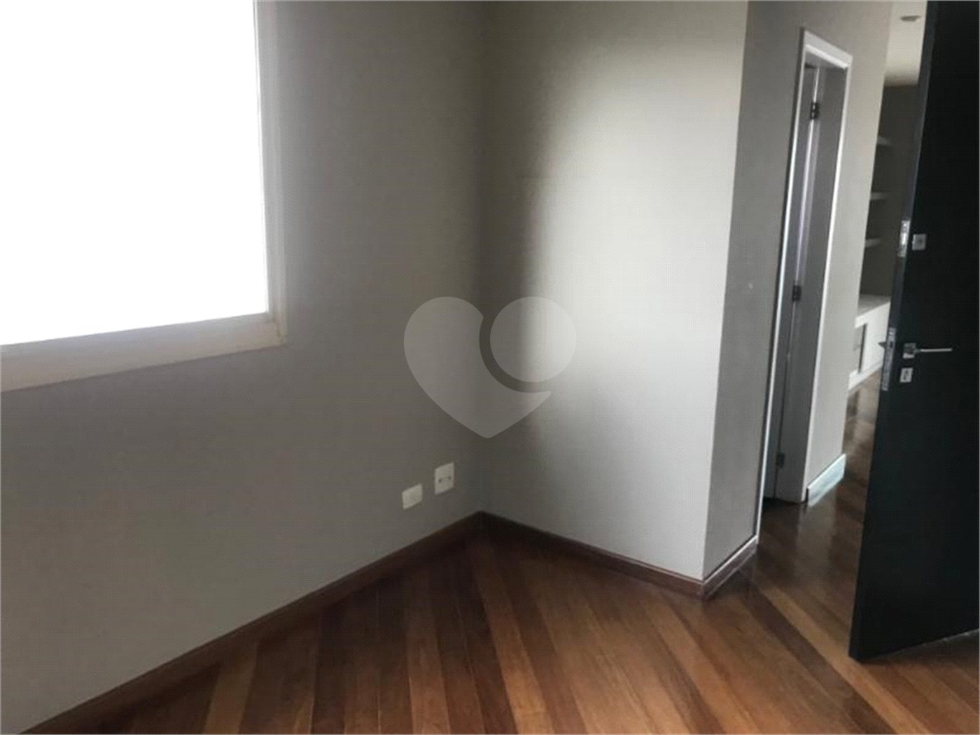 Apartamento à venda ou para alugar com 3 suítes em Moema, São Paulo, SP