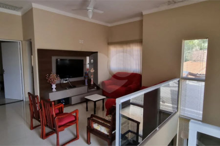 Casa à venda com 3 quartos, sendo 1 suíte, no condomínio Chácaras do Lago, Vinhedo - SP
