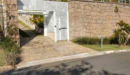 Casa à venda com 3 suítes no condomínio Estância Marambaia, Vinhedo - SP