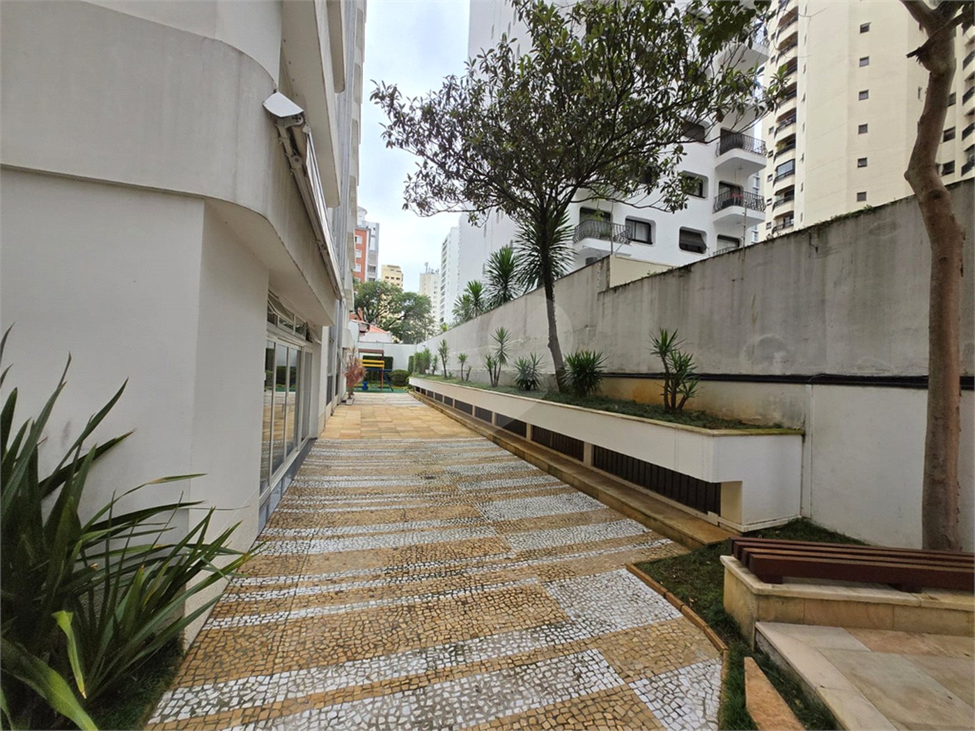 Apartamento à venda com 3 quartos, sendo 1 suíte, em Indianópolis, São Paulo, SP