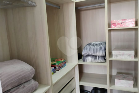 Sobrado à venda com 4 quartos, sendo 3 suítes,  em Jardim Marabá, Itapetininga, SP