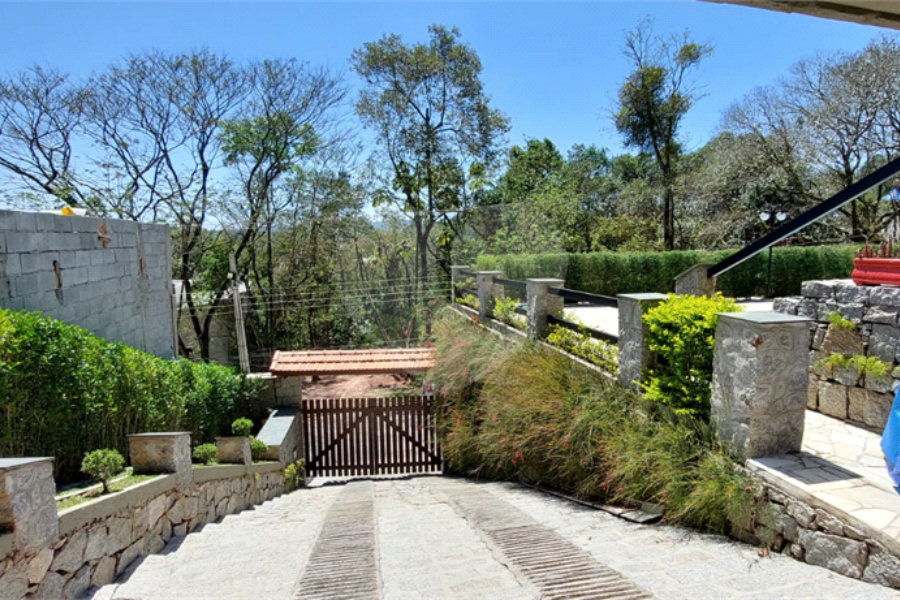 Casa à venda com 3 quartos, sendo 2 suítes, no condomínio Alpes de Caieiras, Caieiras - SP