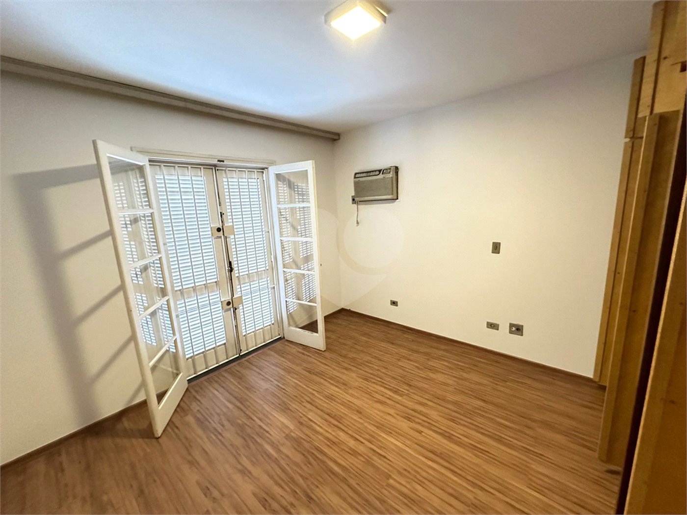 Casa à venda com 3 quartos, sendo 1 suíte, em Jardim Trussardi, São Paulo, SP