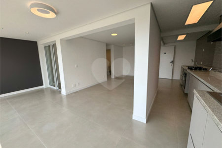 Apartamento à venda com 3 quartos, sendo 1 suíte,  em Vila Anastácio, São Paulo, SP