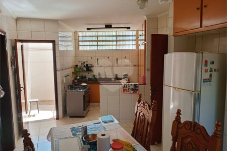 Casa à venda com 3 quartos, sendo 1 suíte, em Vila José Bonifácio, Araraquara, SP